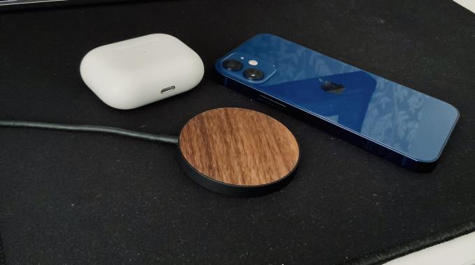 Încărcător Lims77 din lemn MagSafe pentru iPhone