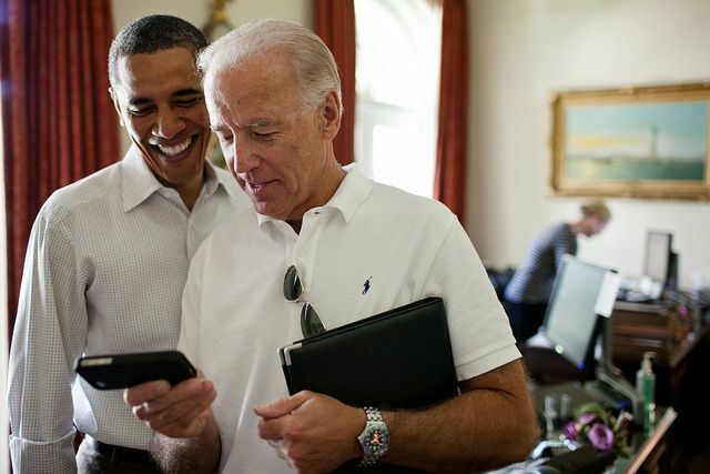 Obama vis dar neturi „iPhone“, bet nori.