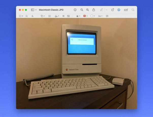 Pasek narzędzi znaczników w podglądzie na zdjęciu komputera Macintosh Classic
