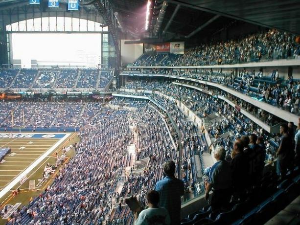 Lucas Oil Stadium, de thuisbasis van de Indianapolis Colts, zal een van de weinige stadions zijn die fans wifi- en app-toegang biedt tijdens NFL-games.