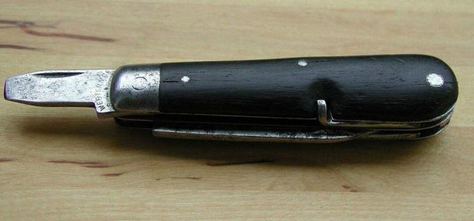 Pirmasis Šveicarijos armijos peilis, kariams išduotas 1891 m.