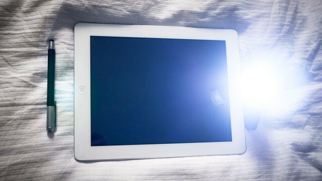 S pouhým iPadem a baterkou můžete svým fotografiím dodat úžasný světelný efekt