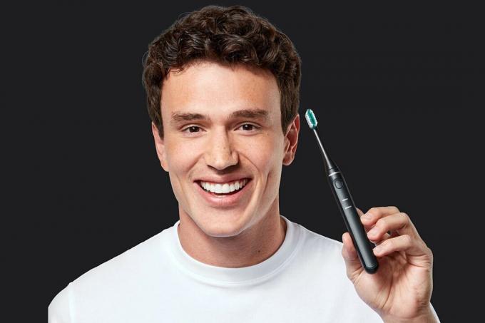Denne smarte tandbørste til $25 ved, hvornår den skal stoppe med at rense.