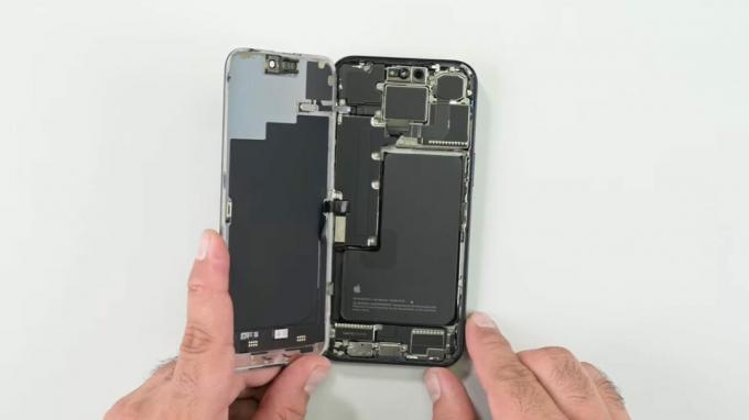 iPhone 15 Pro Max'in parçalanması