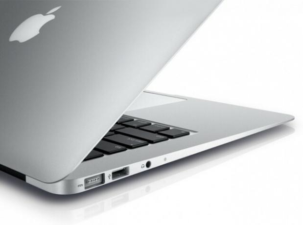 El MacBook Air rápidamente le arrebató el título de portátil más delgado del mundo. Disminuyendo a un asombroso 0,16