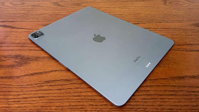 iPad Pro 2022, вид сзади