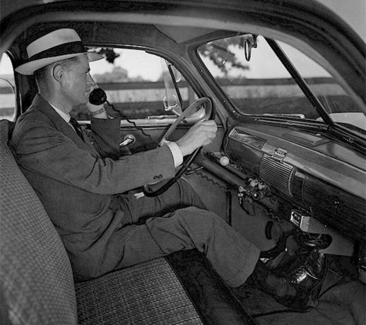 Prvi mobiteli bili su telefoni za automobile. Kvaliteta poziva bila je izvrsna (ako ste mogli nabaviti kanal).
