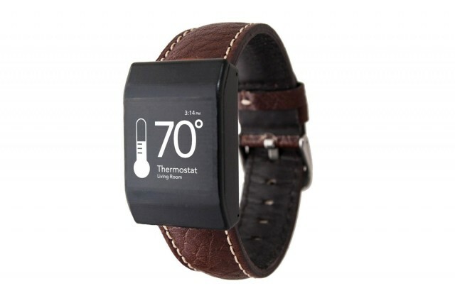 Odbiorniki w domu i ten smartwatch firmy Reemo pozwolą użytkownikom kontrolować praktycznie każdą funkcję w domu. Zdjęcie: Reemo