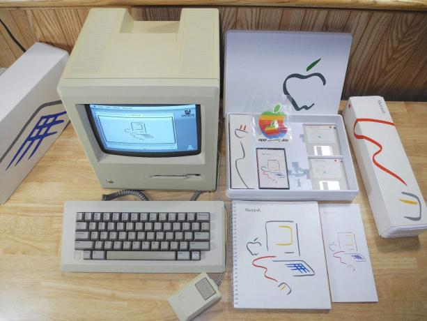 1984'teki ilk Macintosh, pek çok imrenilen Apple koleksiyonu arasında yer alıyor.