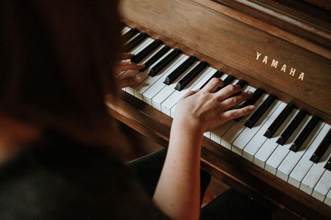 Добавьте музыку к своим увлечениям с помощью этого комплекта для обучения игре на фортепиано и написанию музыки.