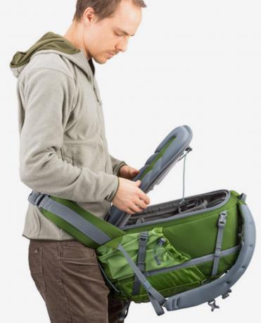 Retire os braços das alças e balance a mochila no cinto para ter acesso ao seu equipamento.