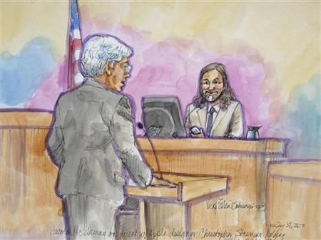 Apple-advocaat Harold McElhinny ondervraagt ​​Apple-ontwerper Christopher Stringer in deze rechtbankschets tijdens een spraakmakend proces tussen Samsung en Apple in San Jose