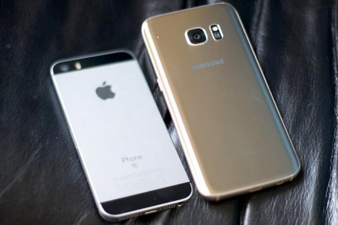 iPhone SE с Galaxy S7