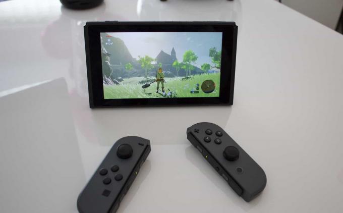 Os controladores Joy-Con flexíveis do Nintendo Switch funcionam bem com um Mac (mas não com um iPhone).