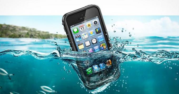 iPhone ในน้ำ