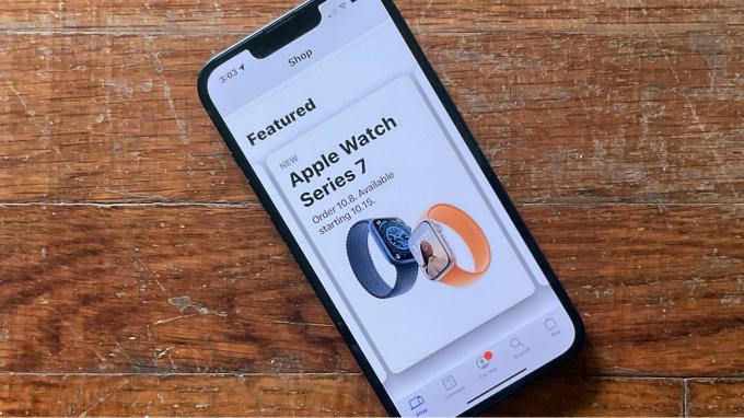Apple Watch Series 7 az Apple Store alkalmazásban