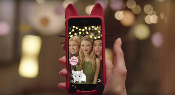 Празнувайте рождения си ден в Snapchat с персонализирани, по -малки, платени геофилтри.