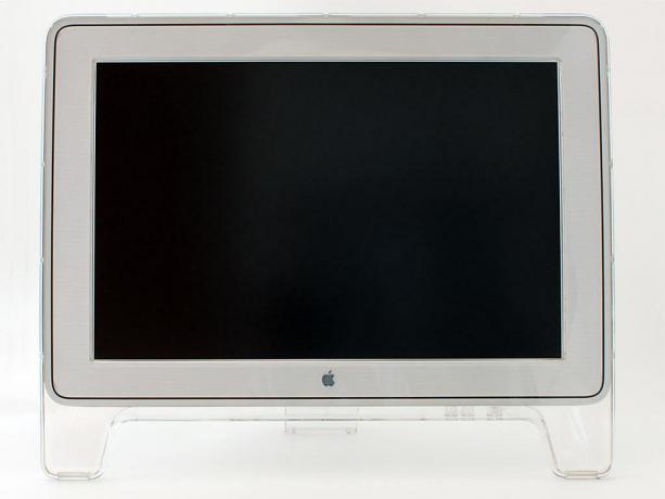Цинема Дисплаи је био први Апплеов монитор са широким екраном.