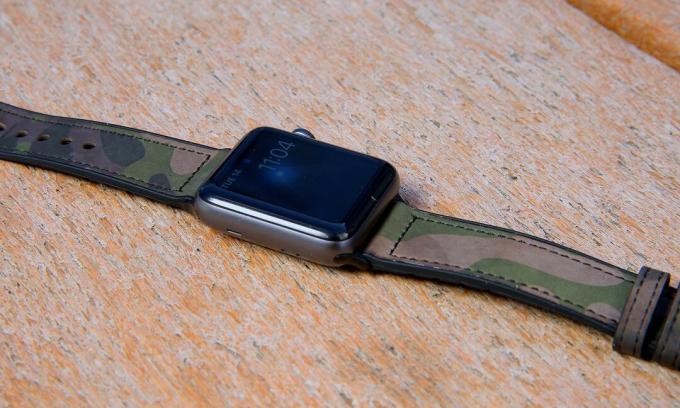 Kožený řemínek na hodinky Apple Mifa Hybrid Sports - kamufláž