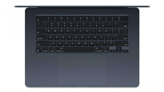 15palcová klávesnice a trackpad MacBooku Air
