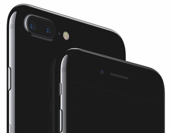 iPhone 7 negru și iPhone 7 Plus negru