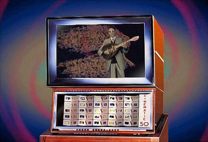 स्कोपिटोन एक प्रकार का वीडियो ज्यूकबॉक्स था जिसका संगीत वीडियो के प्रचलन से 17 साल पहले संयुक्त राज्य अमेरिका में एक संक्षिप्त जीवन था।