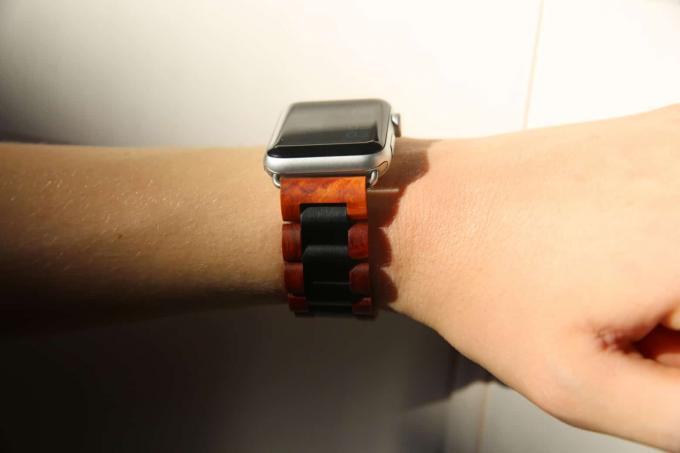 Dřevěný pásek Ottm Apple Watch