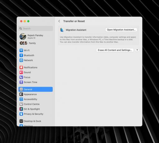 Možnost Ponastavi vaš Mac je v meniju Sistemske nastavitve.