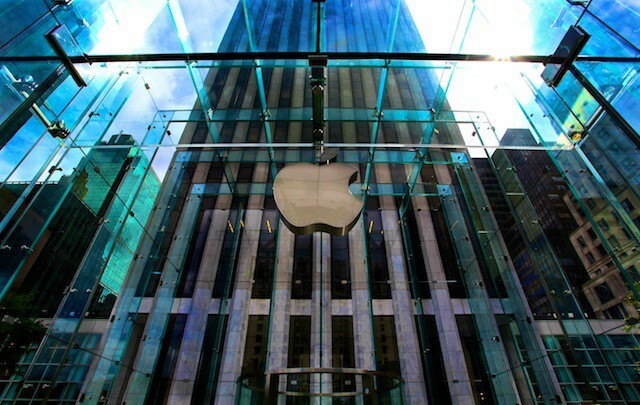 Apple suuressa omenassa-1
