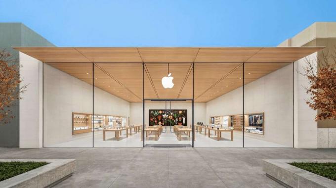 Geslepen inbrekers breken door de muur van de Apple Store om stapels iPhones te stelen