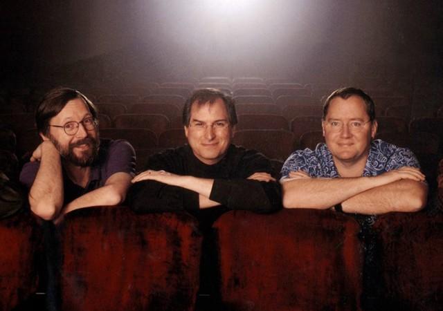 Steve'as Jobsas su „Pixar“ įkūrėjais.