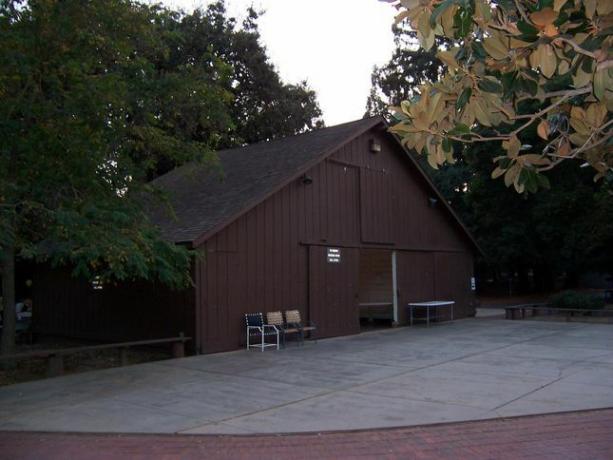 Tato 98 let stará stodola najde druhý domov na Apple Campus 2. Foto: Historická společnost Cupertino