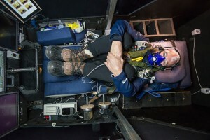 Une vue du cockpit avec l'un des pilotes de Solar Impulse 2, Bertrand Piccard. Photo: impulsion solaire