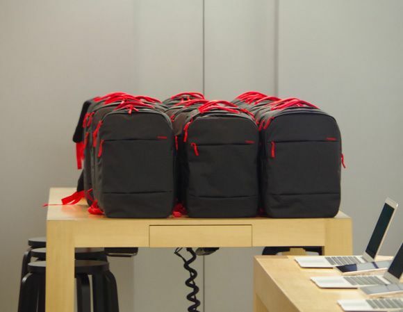 กระเป๋าเป้ฟุคุบุคุโระที่มีสไตล์ของ Apple หน้าตาเป็นอย่างไร (เครดิต: RocketNews24)