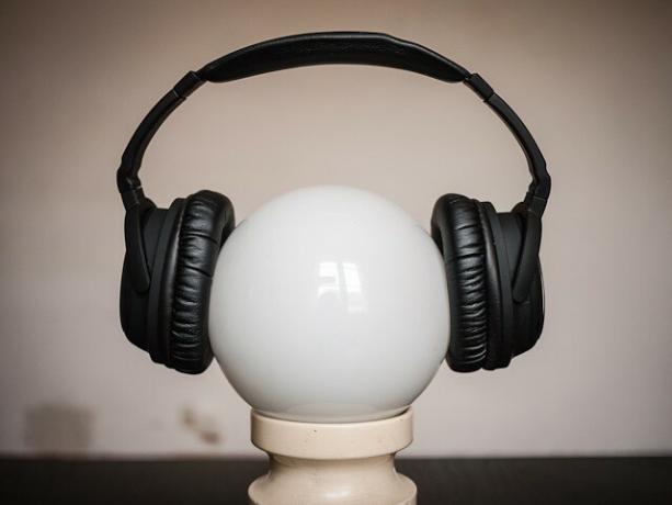 Људи са сићушним пин главама могли би да избегну ове слушалице. Фотографије Цхарлие Соррел (ЦЦ БИ-НЦ-СА 3.0)
