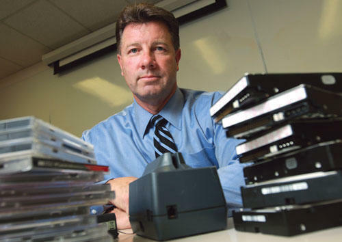David Hendrickson vede tým Rapid Enforcement Allied Computer Team, policejní pracovní skupinu, která nařídila razii u redaktora Gizmodo Jasona Chena. Obrázek: San Jose Business Journal: