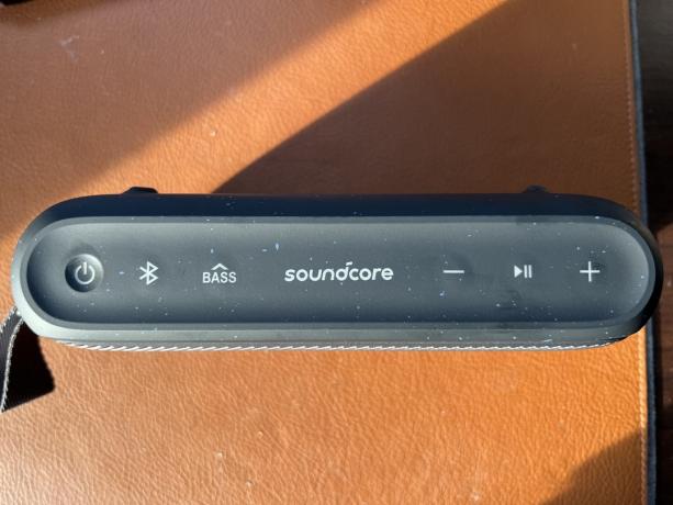 ל-Soundcore Motion 300 יש פקדים פשוטים בתוספת אפליקציה. 